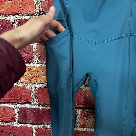 Lululemon legging size 4 - Picture 3 of 9